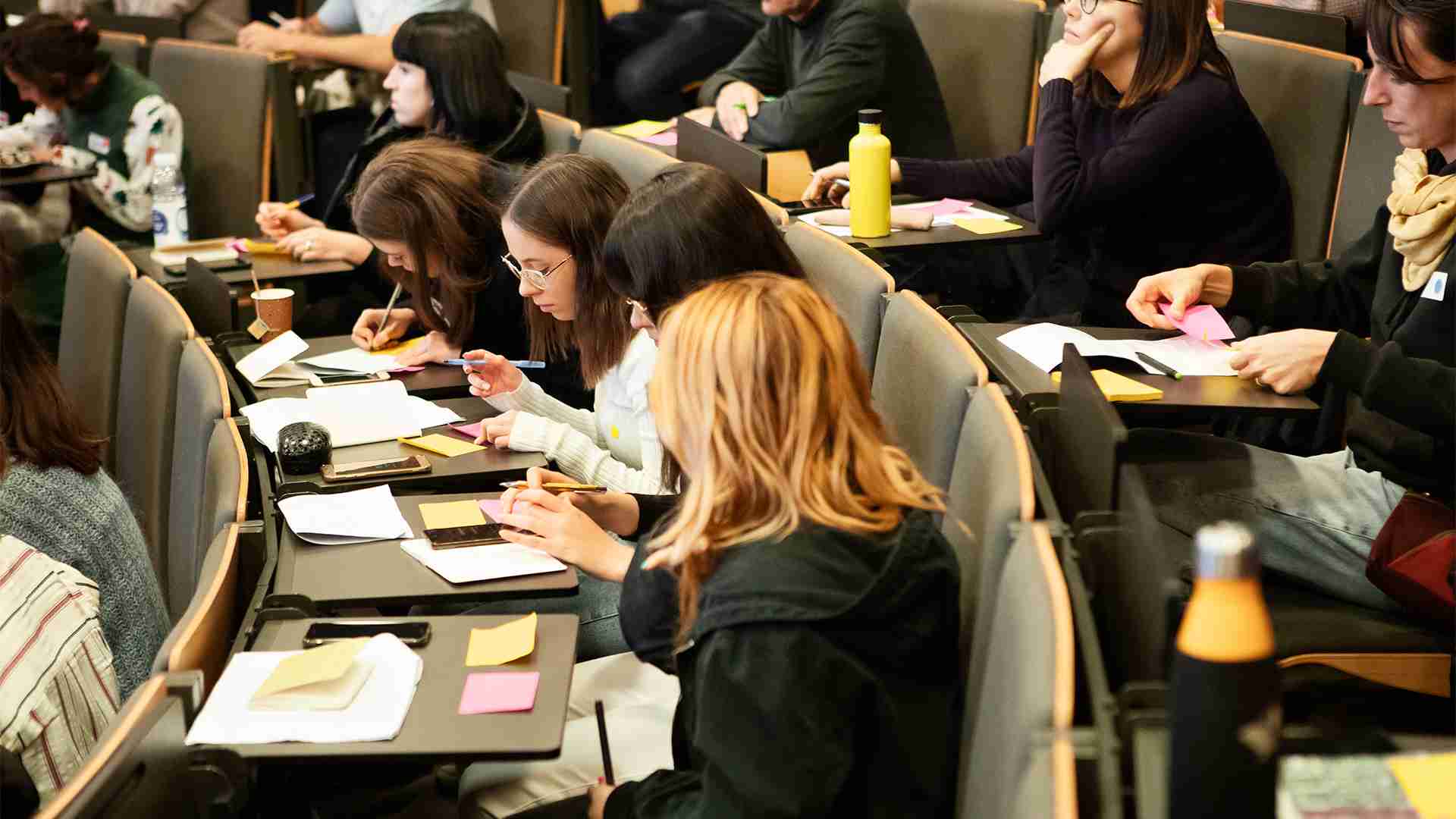Rigenerazione e formazione di innovatori urbani: in foto alcuni studenti del training Eureka.