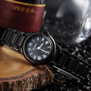 Roman Numeral Markers Black/White Dial Quartz Alloy Bracelet Watch